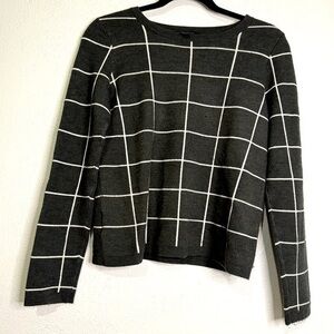 Ann Taylor gray/white checked, crew neck sweater. Sz S. Preowned. EUC.